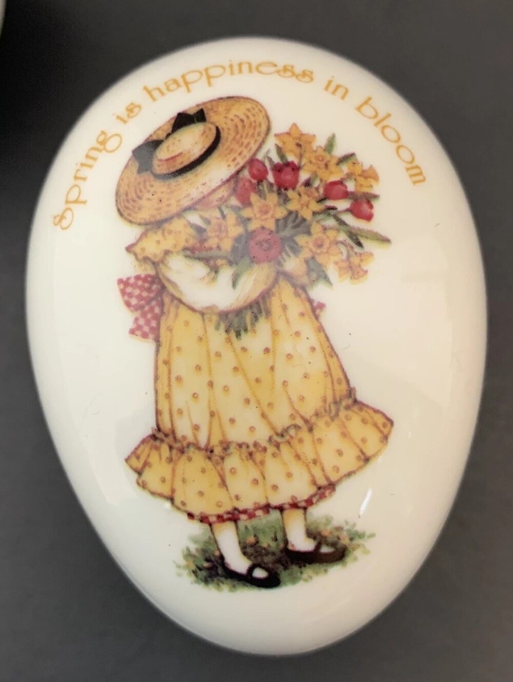 Vintage Porcelain Egg-shaped Trinket Box Classic Holly Hobbie-style Spring Love